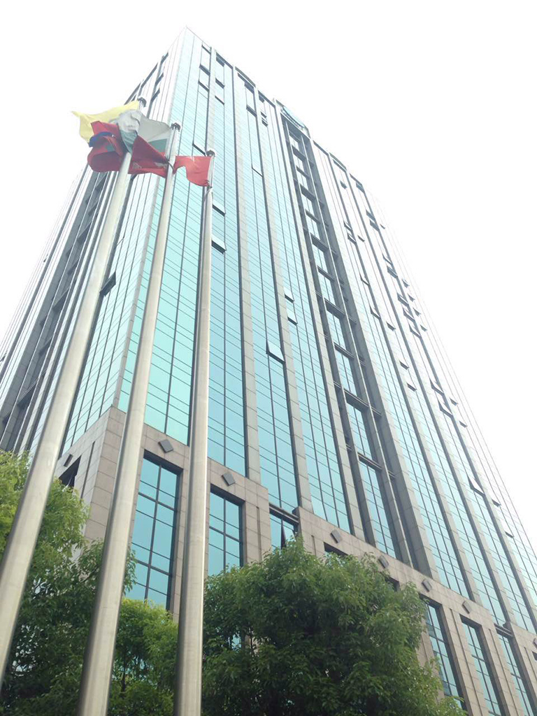 賚卡睦商務服務（大連）有限公司（現・大連レカム）が上海支店を設立、4月からLED照明等の販売を開始